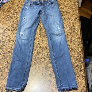 White House Black Market  size 2 distressed skimmer jeans